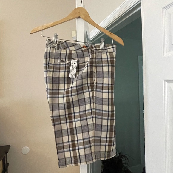 Tommy Bahama Men’s Shorts. Waist Size is 35”. Beautiful Multi Color Design. - Picture 2 of 7